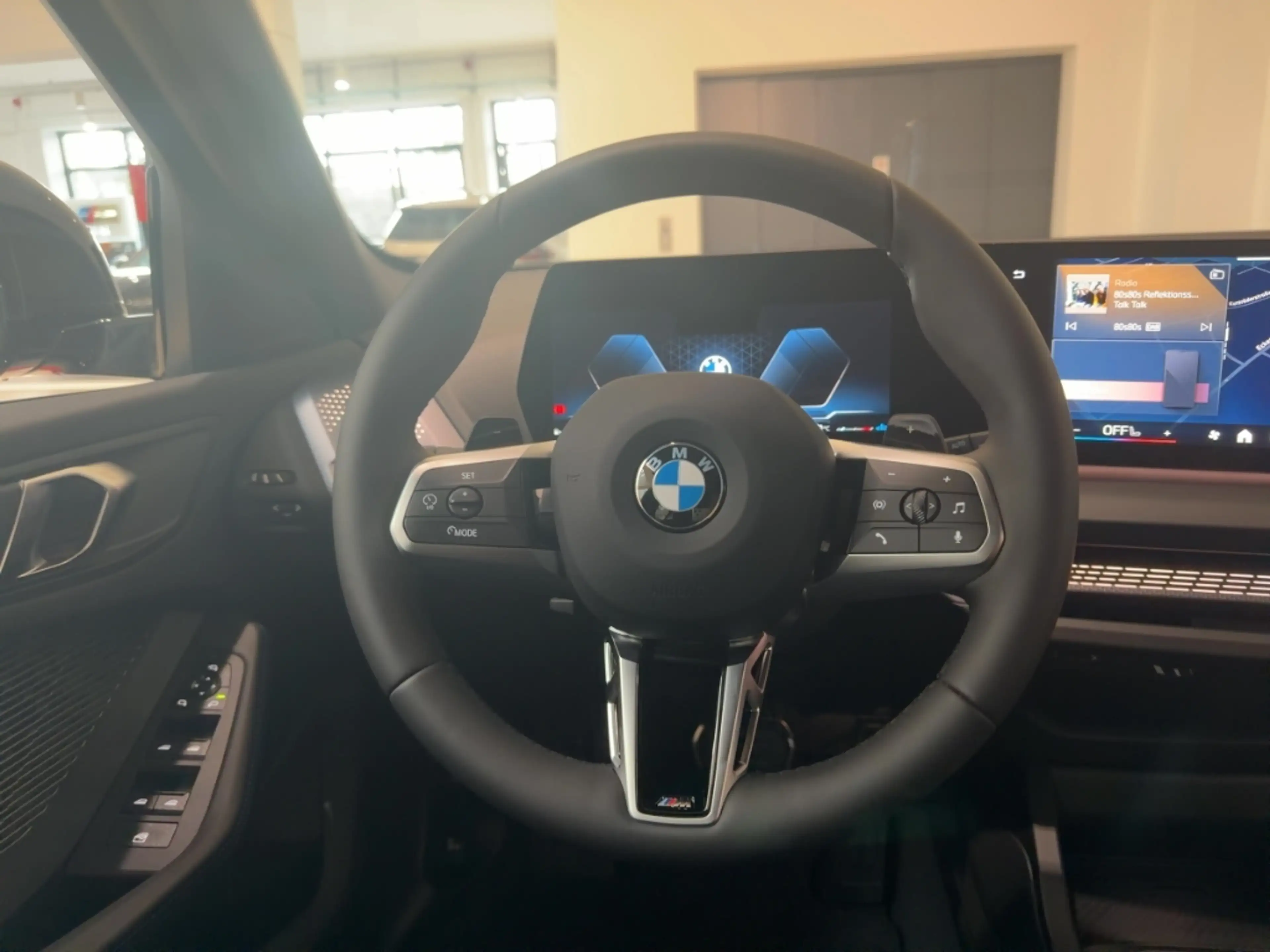 BMW 118 d Limousine Sportpaket AD Navi Digitales Cockpit L — photo 9