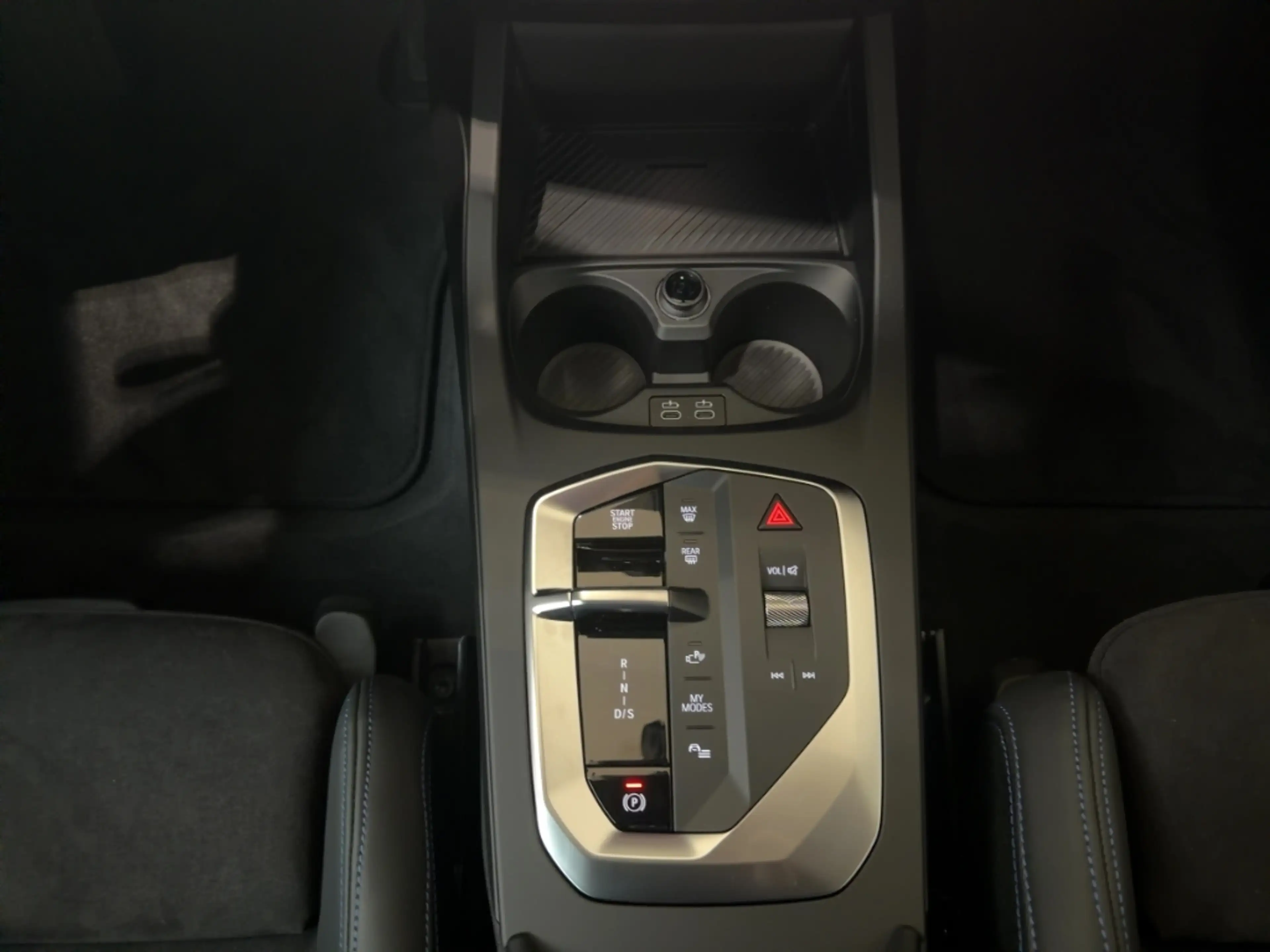 BMW 118 d Limousine Sportpaket AD Navi Digitales Cockpit L — photo 11