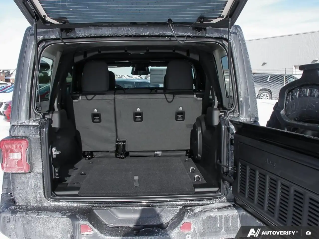 Jeep Wrangler снимка Jeep Wrangler