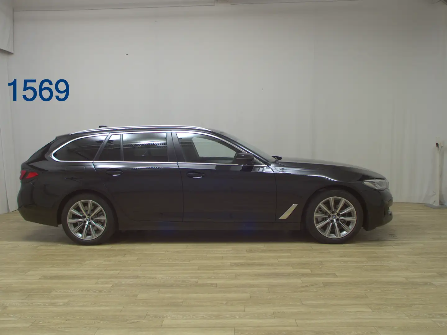 BMW 520 d Touring xDrive AHK Luft LED LC Pro el.Heck Schwarz - 1