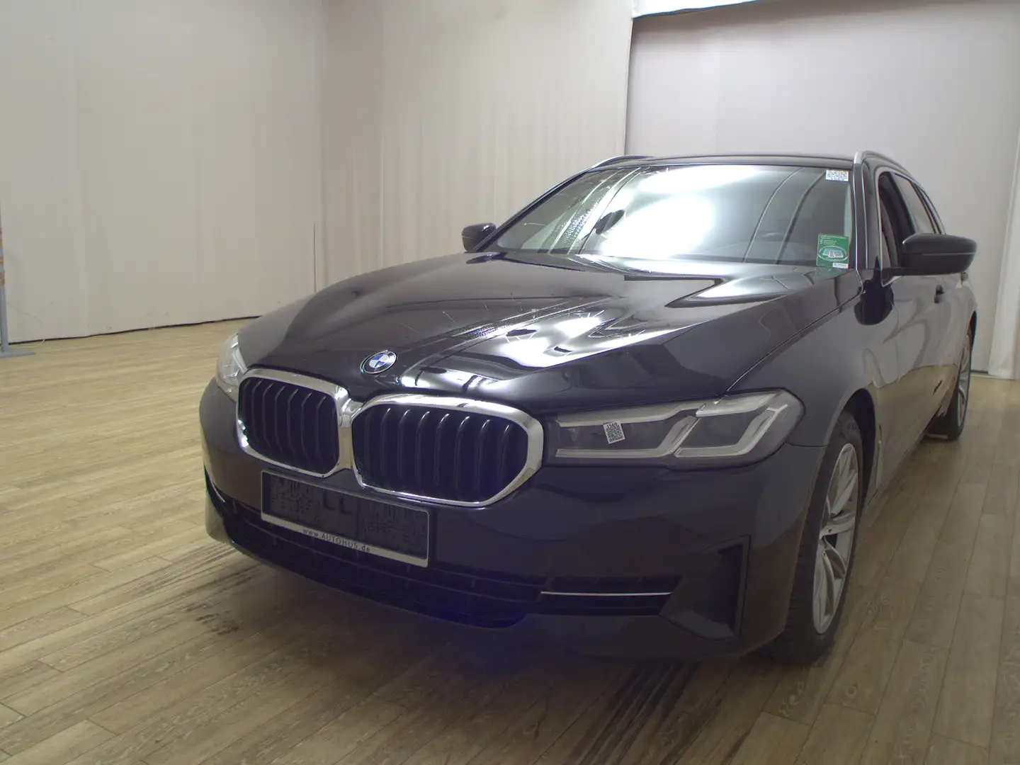 BMW 520 d Touring xDrive AHK Luft LED LC Pro el.Heck Schwarz - 2