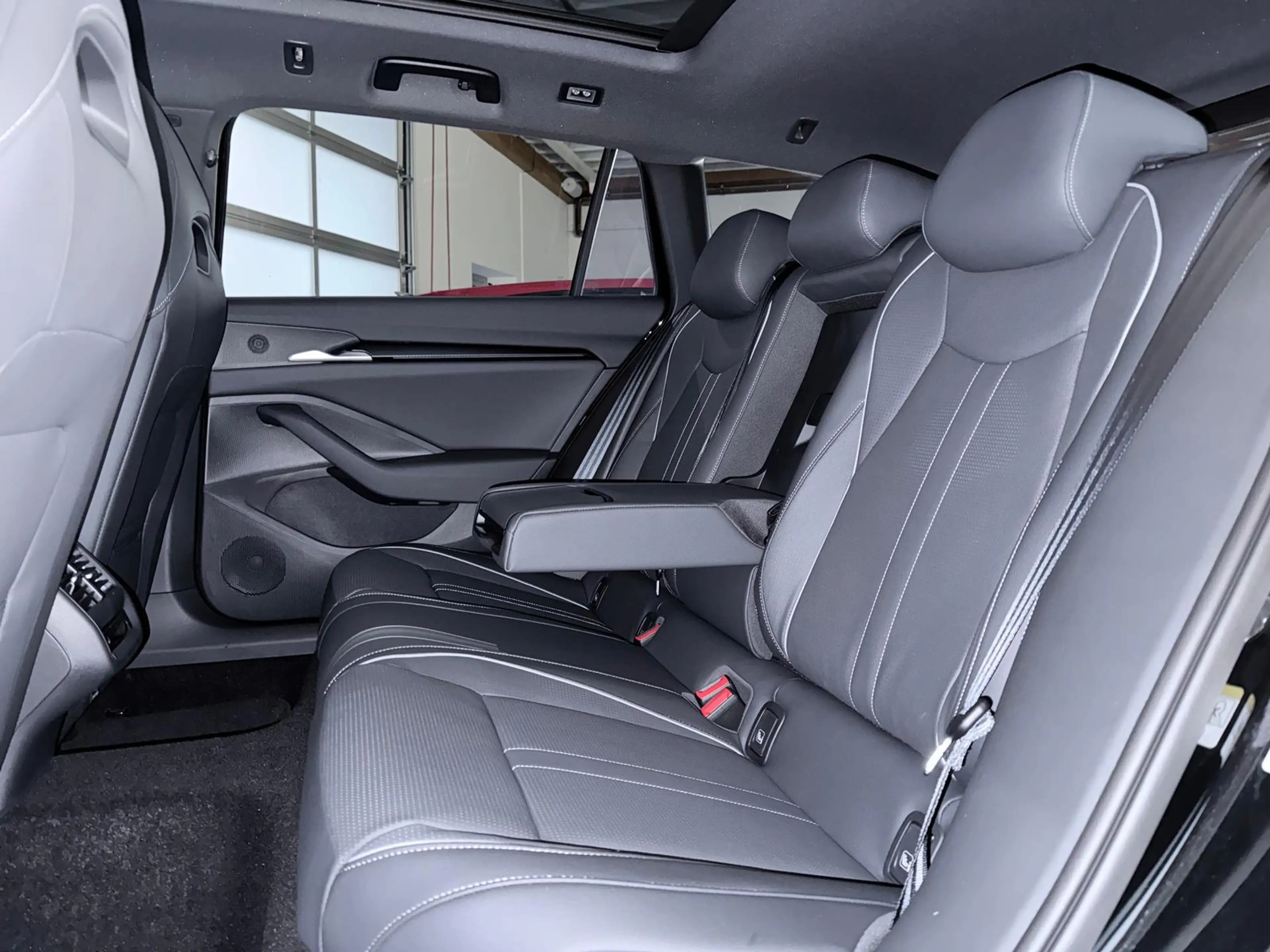 Skoda Superb 4x4 Sportline - Pano/Apple/ACC/AHK/Canton — photo 12