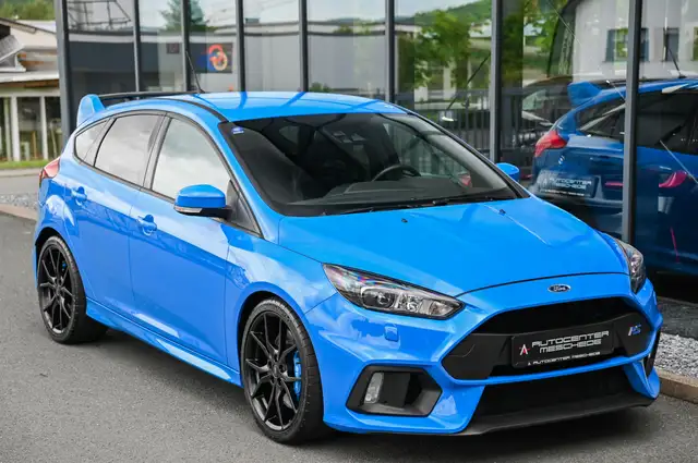 Ford Focus view 3