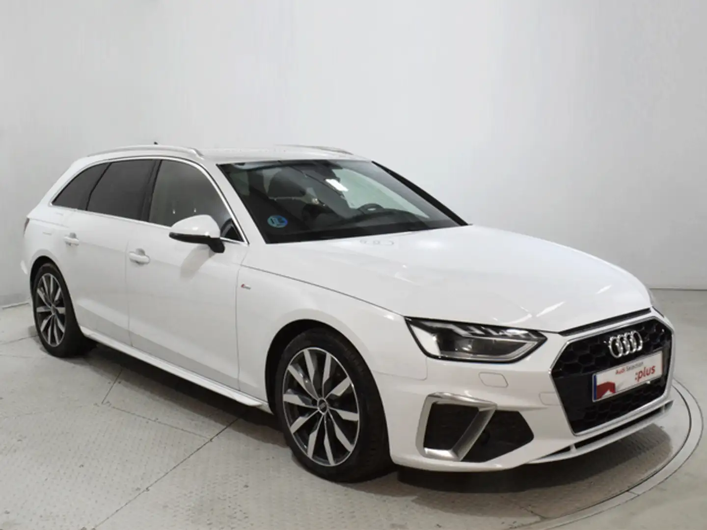 Audi A4 Avant 35 TDI S line S tronic 120kW Білий - 1