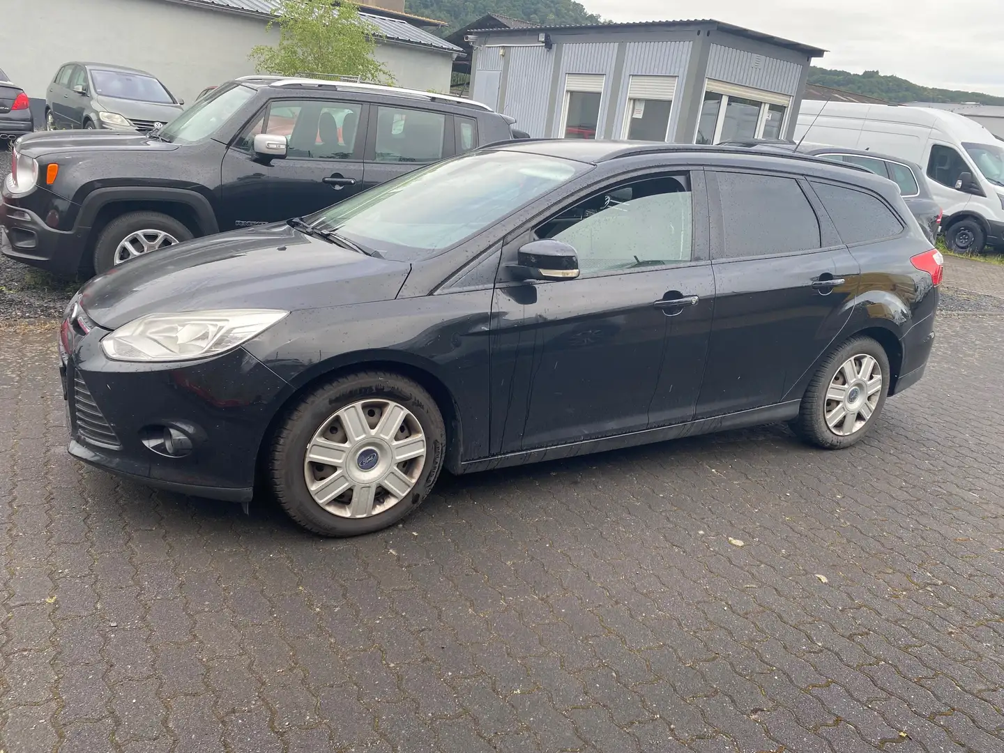 Ford Focus Turnier 1.0 EcoBoost Start-Stopp-System Trend Schwarz - 1