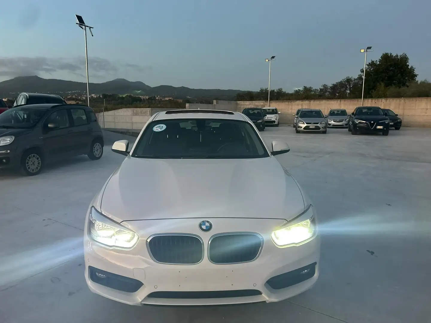 BMW 118 Serie 1 118d Business 5p Biały - 2