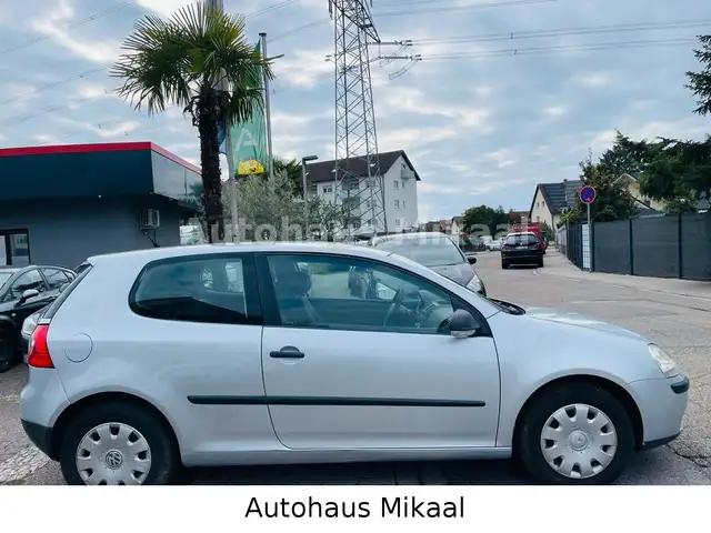 Volkswagen Golf view 4
