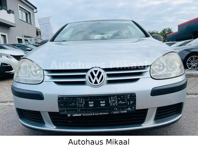 Volkswagen Golf view 3