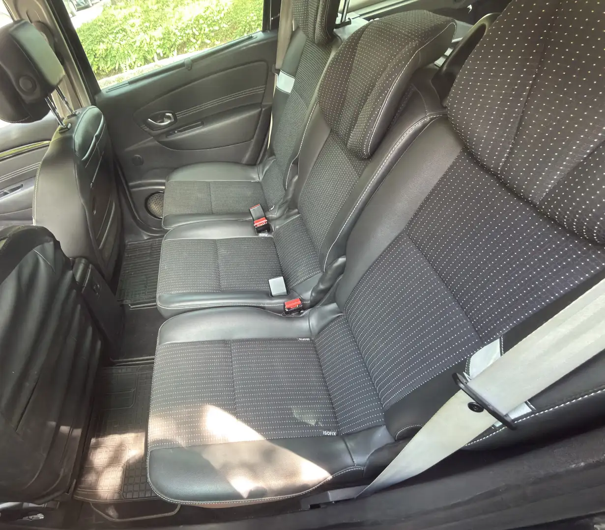 Renault Grand Scenic Scénic III Bose Edition 1,5 dCi DPF Grau - 2