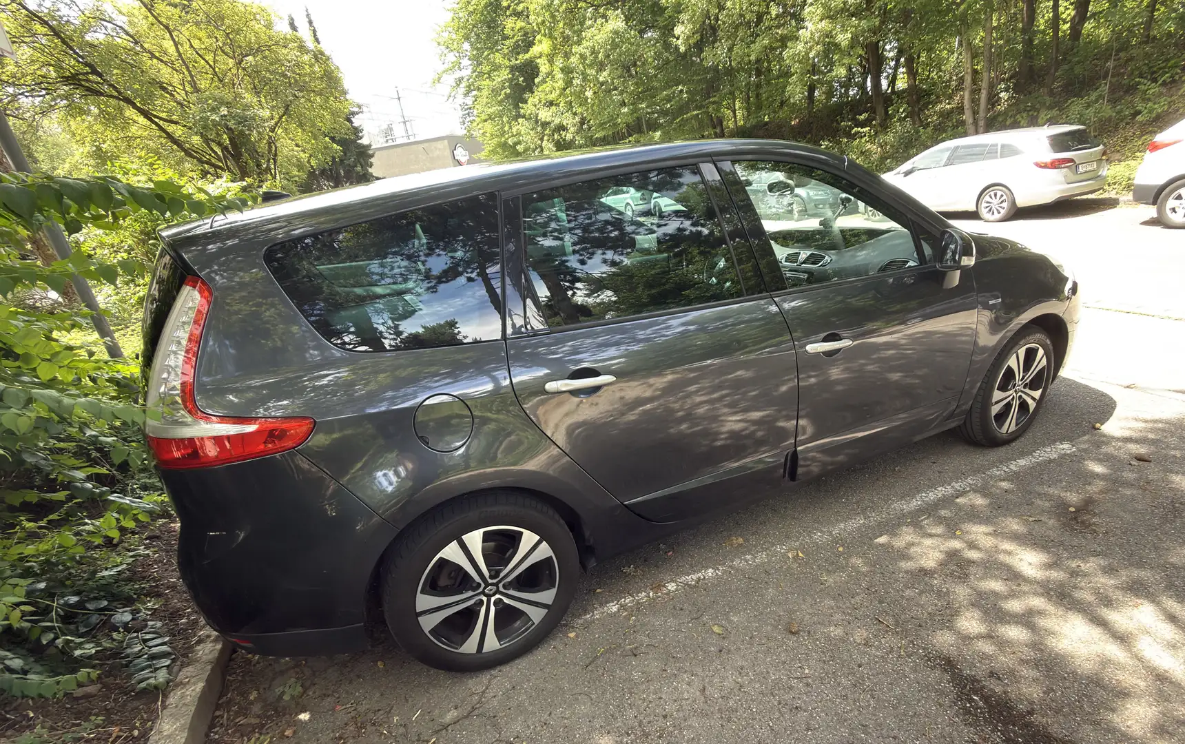 Renault Grand Scenic Scénic III Bose Edition 1,5 dCi DPF Grau - 1