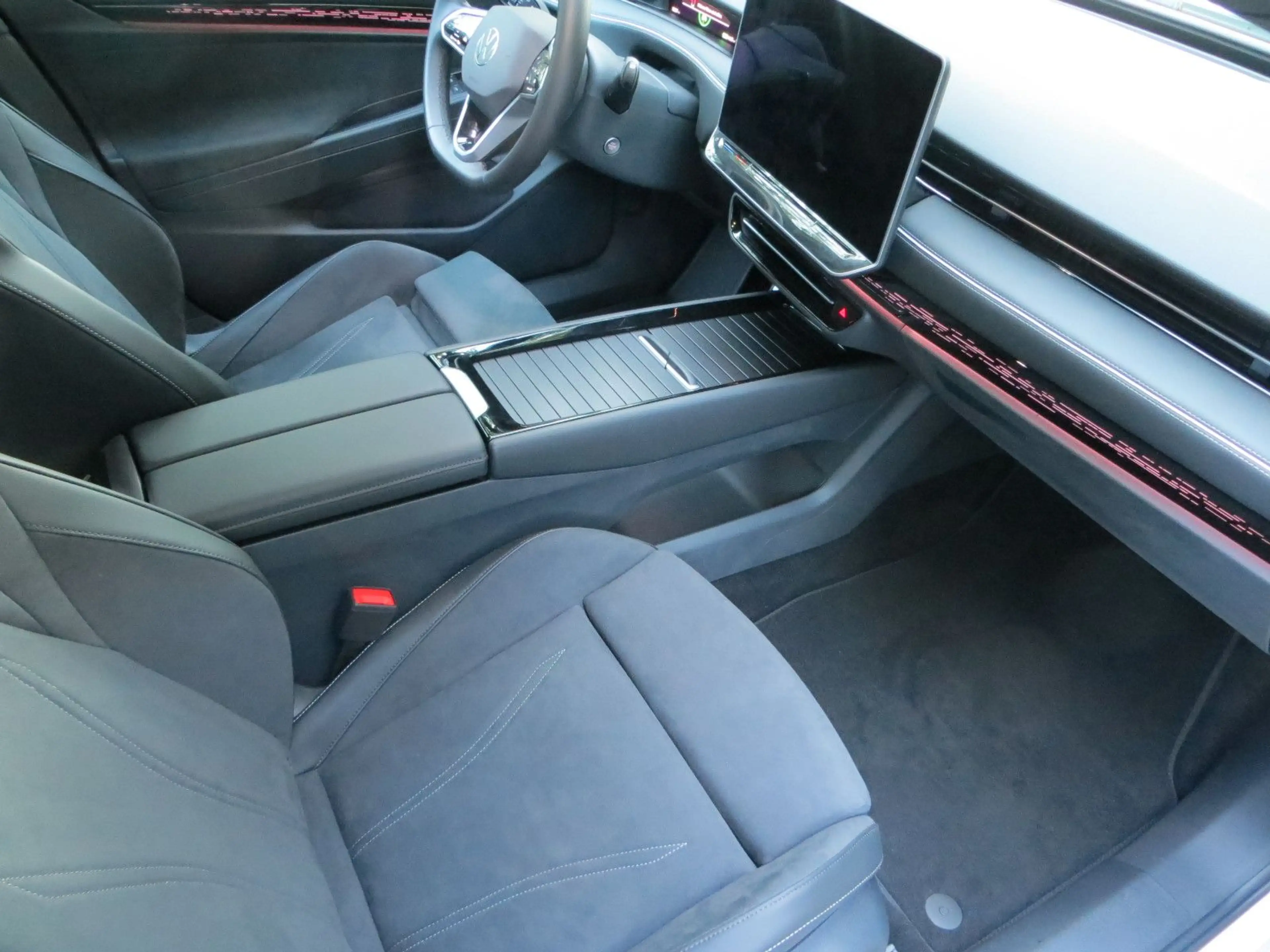 Volkswagen ID.7 Pro S Tourer Matrix IQ Light Wärmep. — photo 11