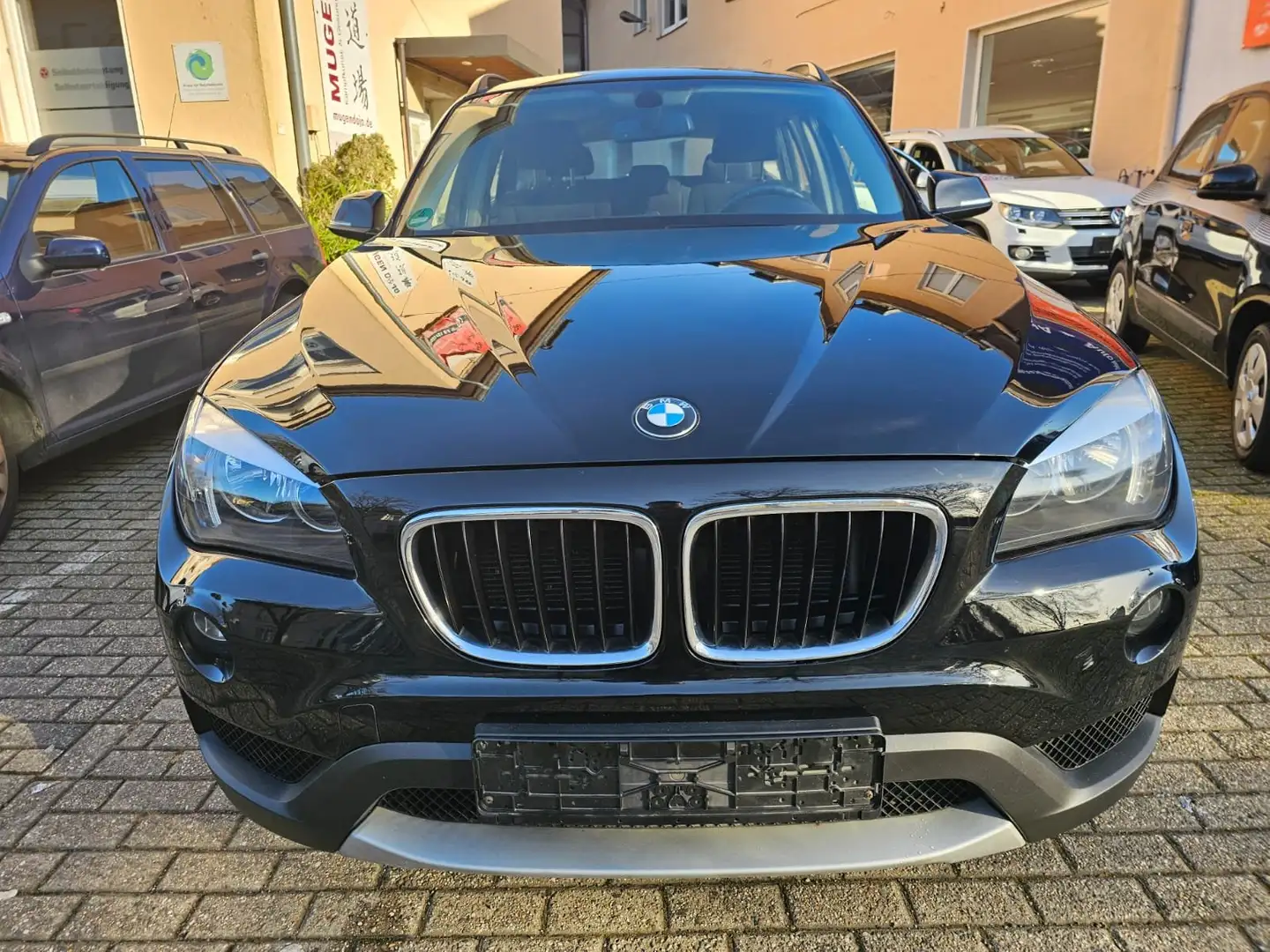 BMW X1 sDrive16d / KLIMAAUTOMATIK / 6GANG Schwarz - 2