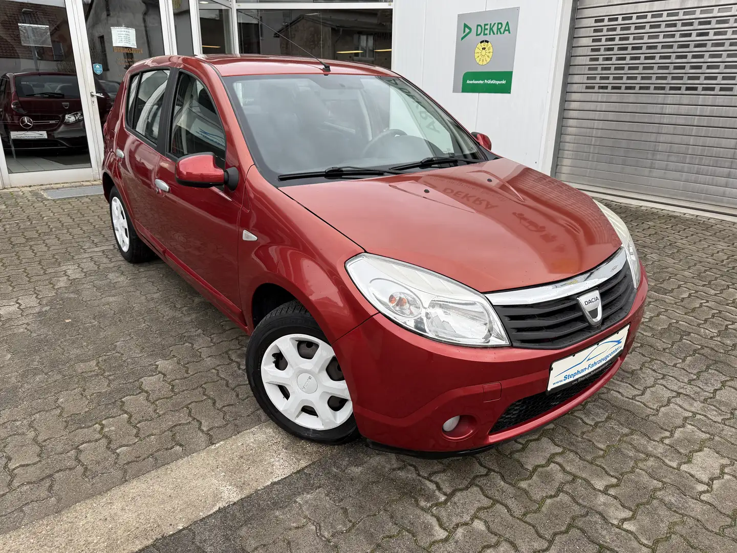 Dacia Sandero Laureate 5trg. mit Klimaamlage/ZV/Met./ABS/ESP/ Rot - 1