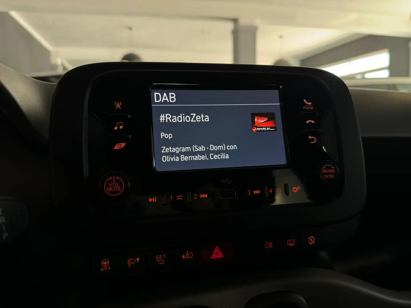 Fiat Panda 1.0 FIREFLY HYBRID 70CV CITY LIFE 2023 Grijs - 2