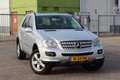 Mercedes-Benz ML 500 M-klasse AUTOMAAT NED AUTO VOL LEDER TREKHAAK 4X4 Grau - thumbnail 4