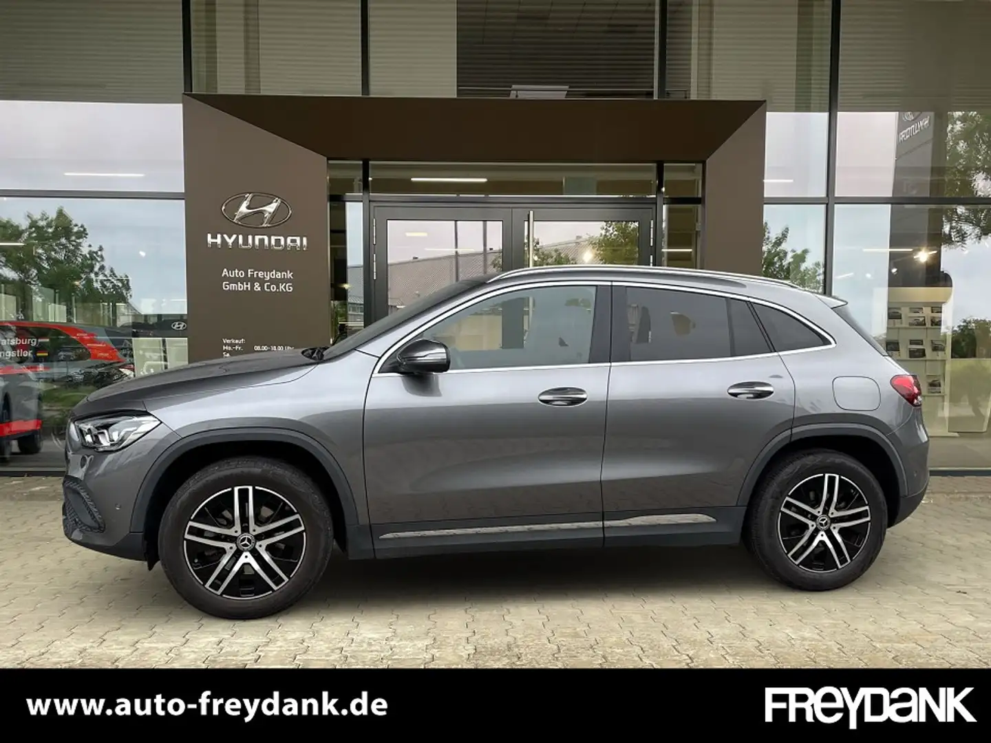 Mercedes-Benz GLA 200 Progressive Info High End Business Keyless Grey - 2