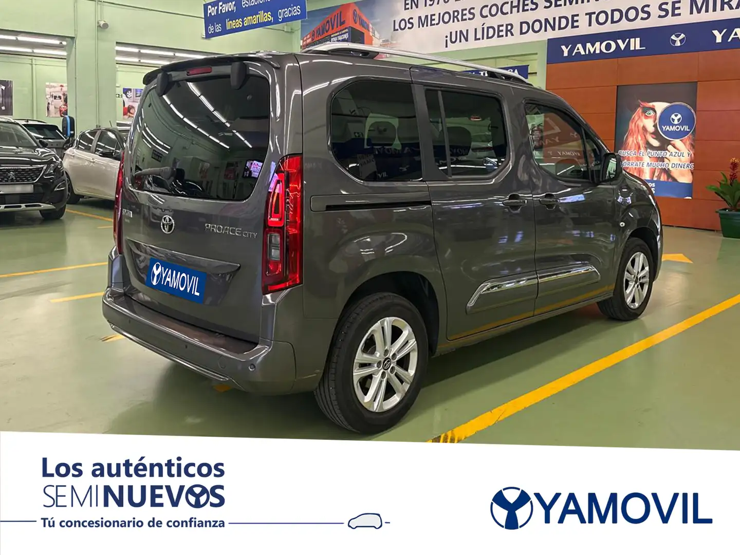 Toyota Proace Family L1 1.2 5pl. Active 130 Aut. Gris - 2