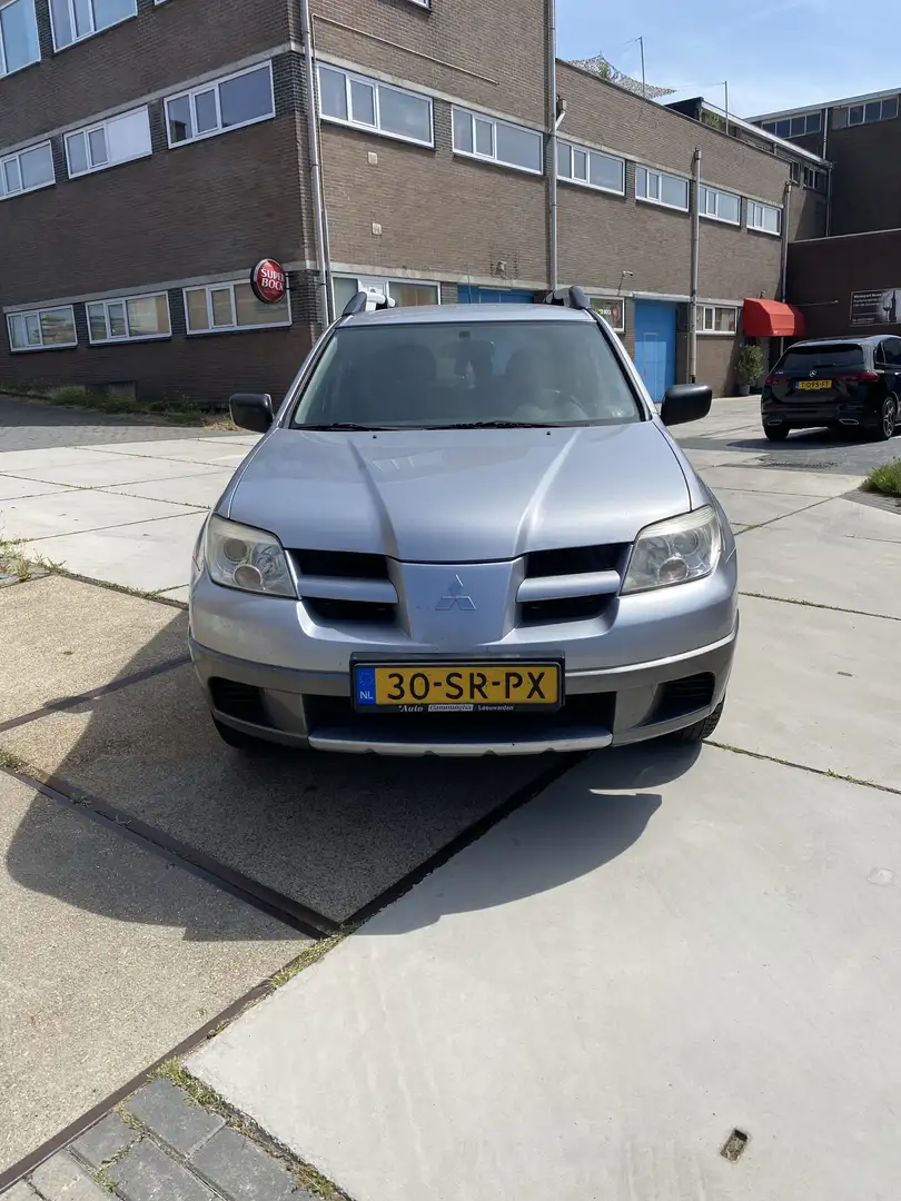 Mitsubishi Outlander 2.0 Invite+ airco nw apk Grijs - 1