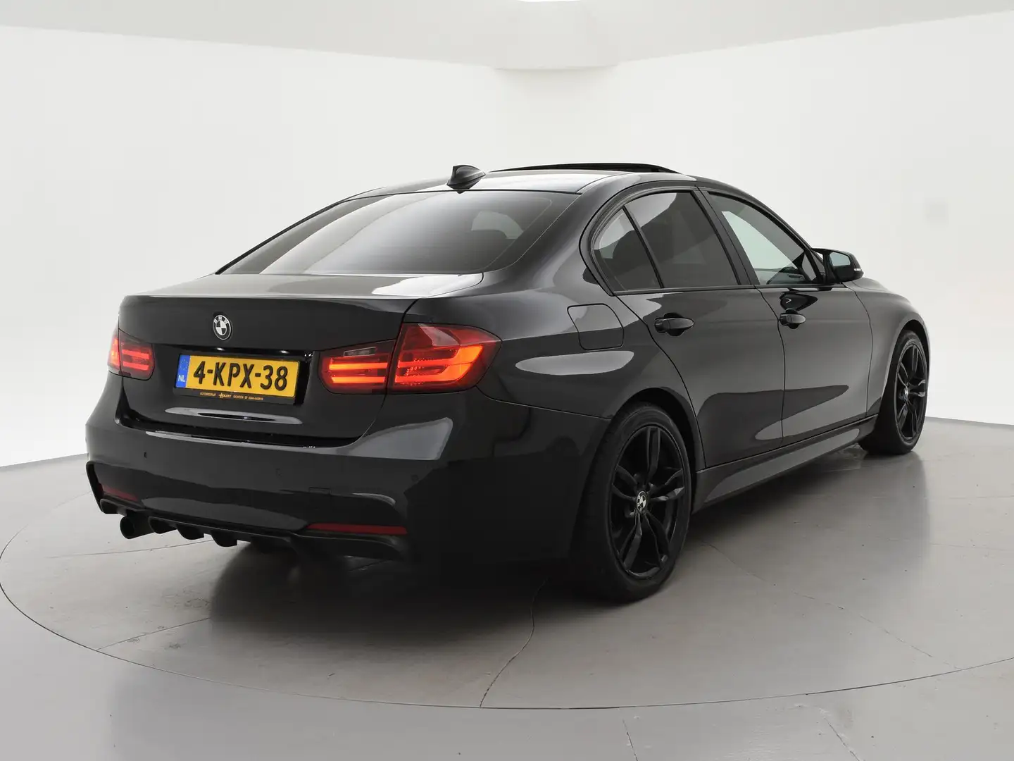 BMW 320 3-serie 320i 265 PK M-SPORT PERFORMANCE H.E. AUT. crna - 2