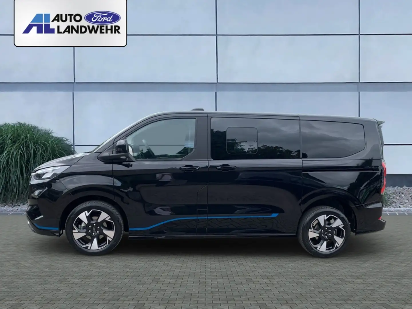 Ford Tourneo Custom Bus 320 L1 Sport FWD 2.0 EcoBlue EU6e AHK Panorama Negro - 2
