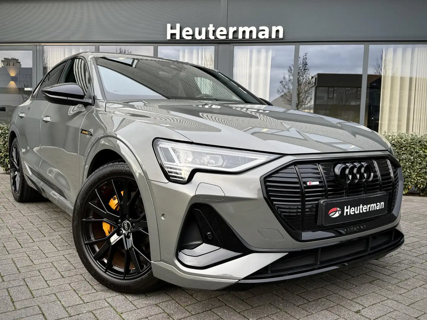 Audi e-tron Sportback 50 Quattro S Line Black Edition/ Trekhaa Grijs - 1