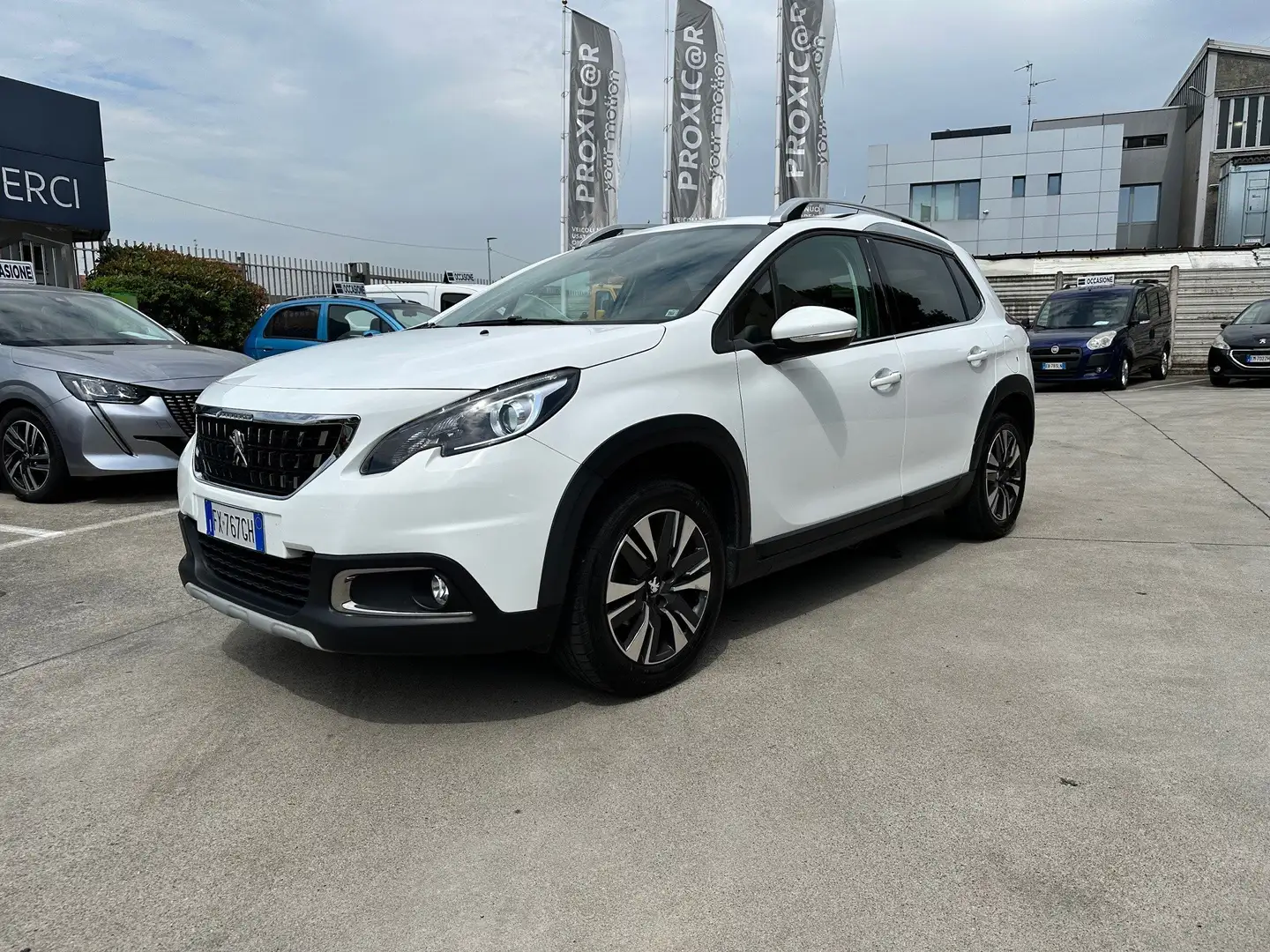 Peugeot 2008 1.2 puretech 61 kw 82cv Allurè Белый - 1