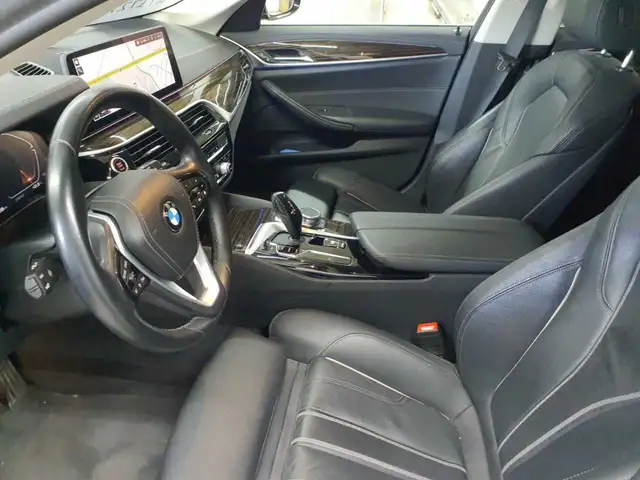 BMW 5 Series view 7