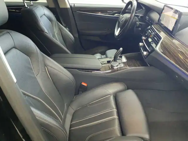 BMW 5 Series view 8