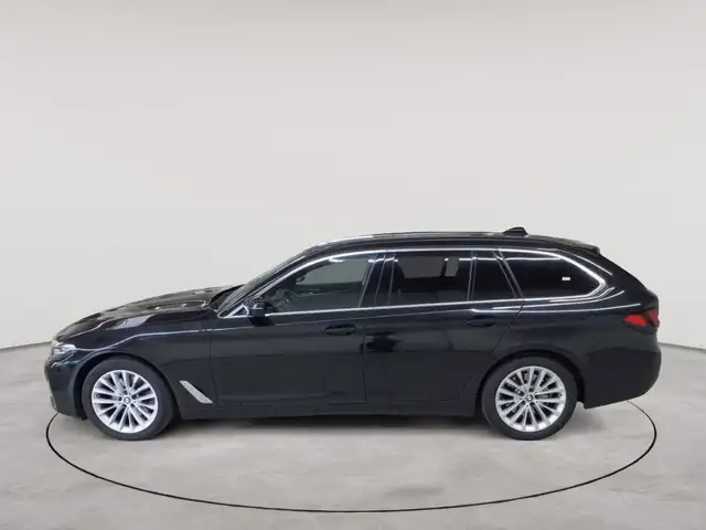 BMW 5 Series view 6