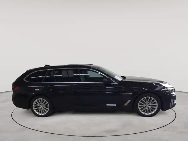 BMW 5 Series view 3