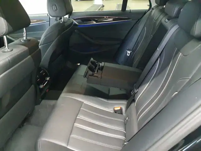 BMW 5 Series view 13