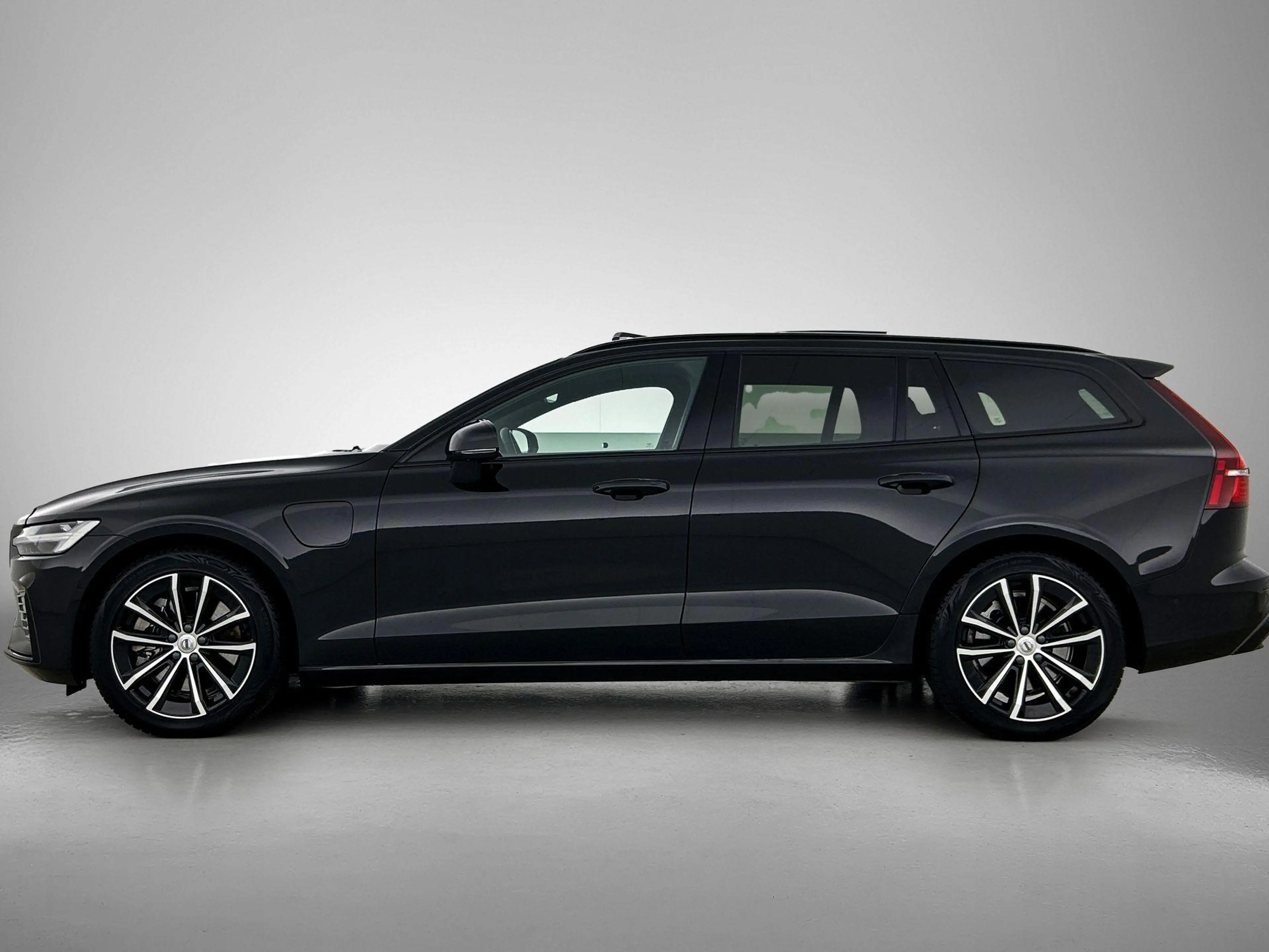 Volvo V60 2.0 T8 Plug-in hybrid AWD Plus Dark | 360° Camera — photo 2