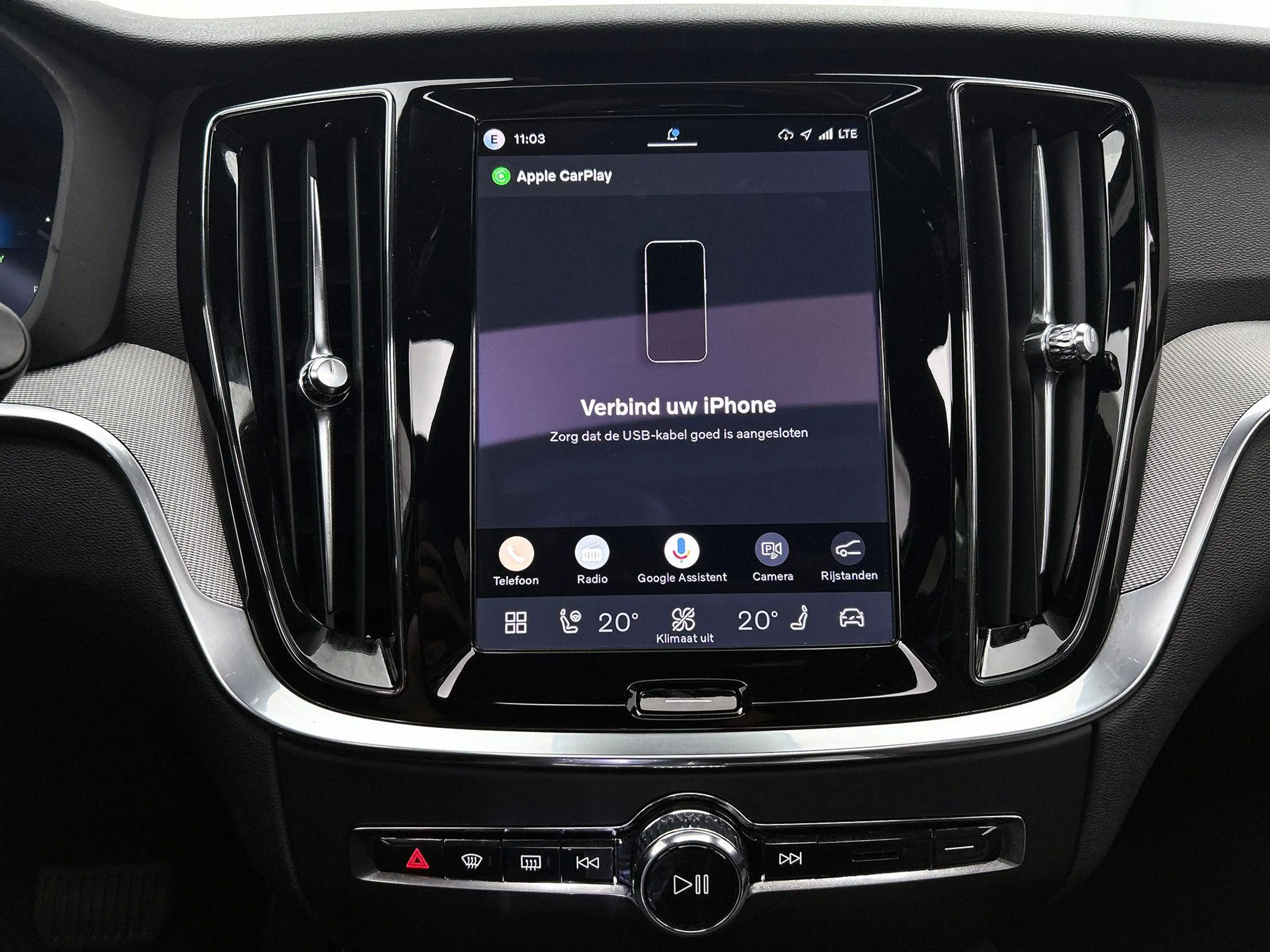 Volvo V60 2.0 T8 Plug-in hybrid AWD Plus Dark | 360° Camera — photo 9