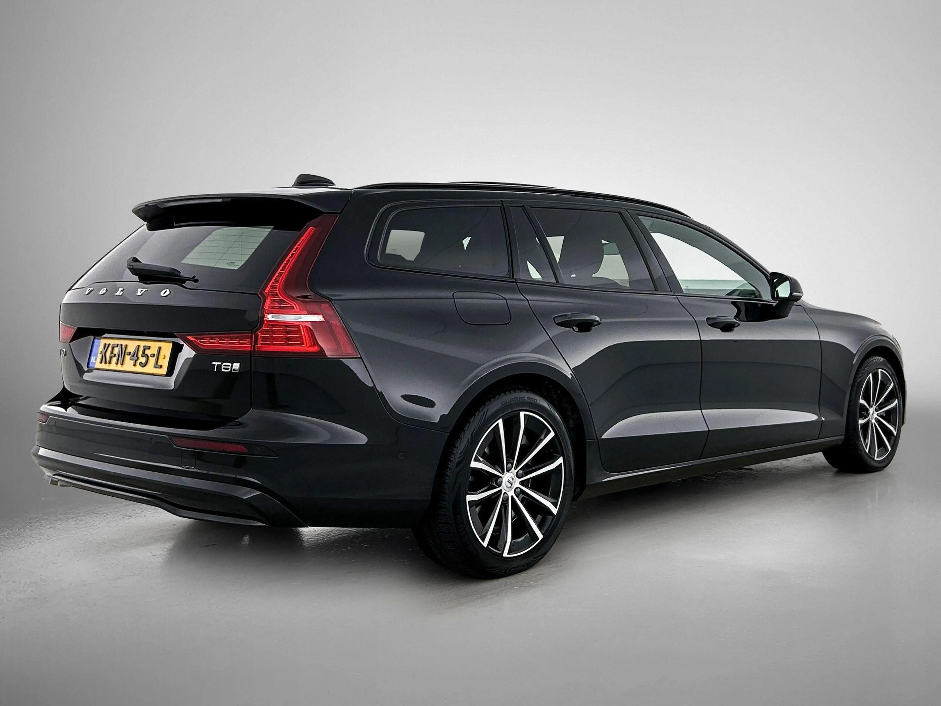 Volvo V60 2.0 T8 Plug-in hybrid AWD Plus Dark | 360° Camera — photo 4