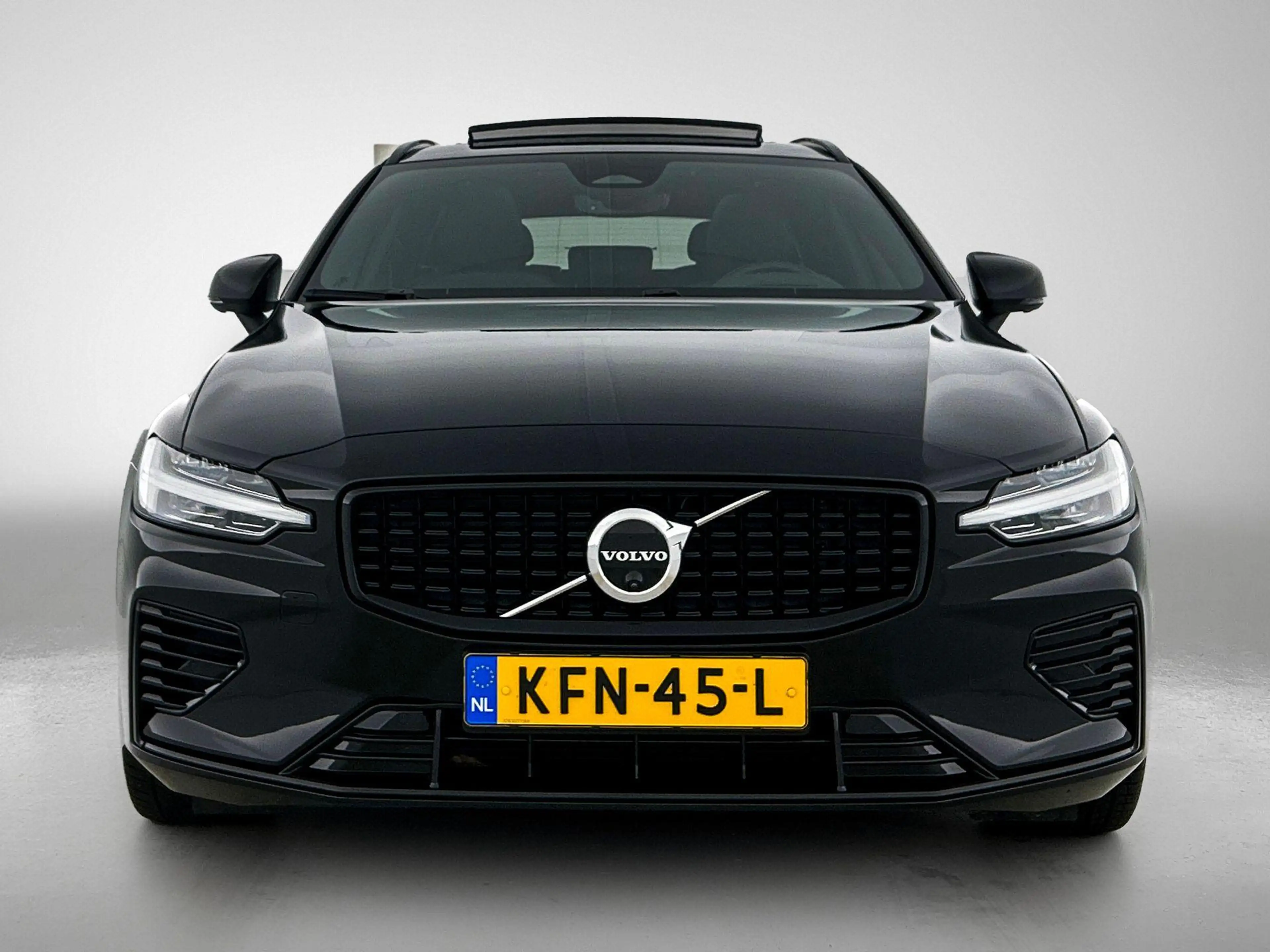 Volvo V60 2.0 T8 Plug-in hybrid AWD Plus Dark | 360° Camera — photo 5