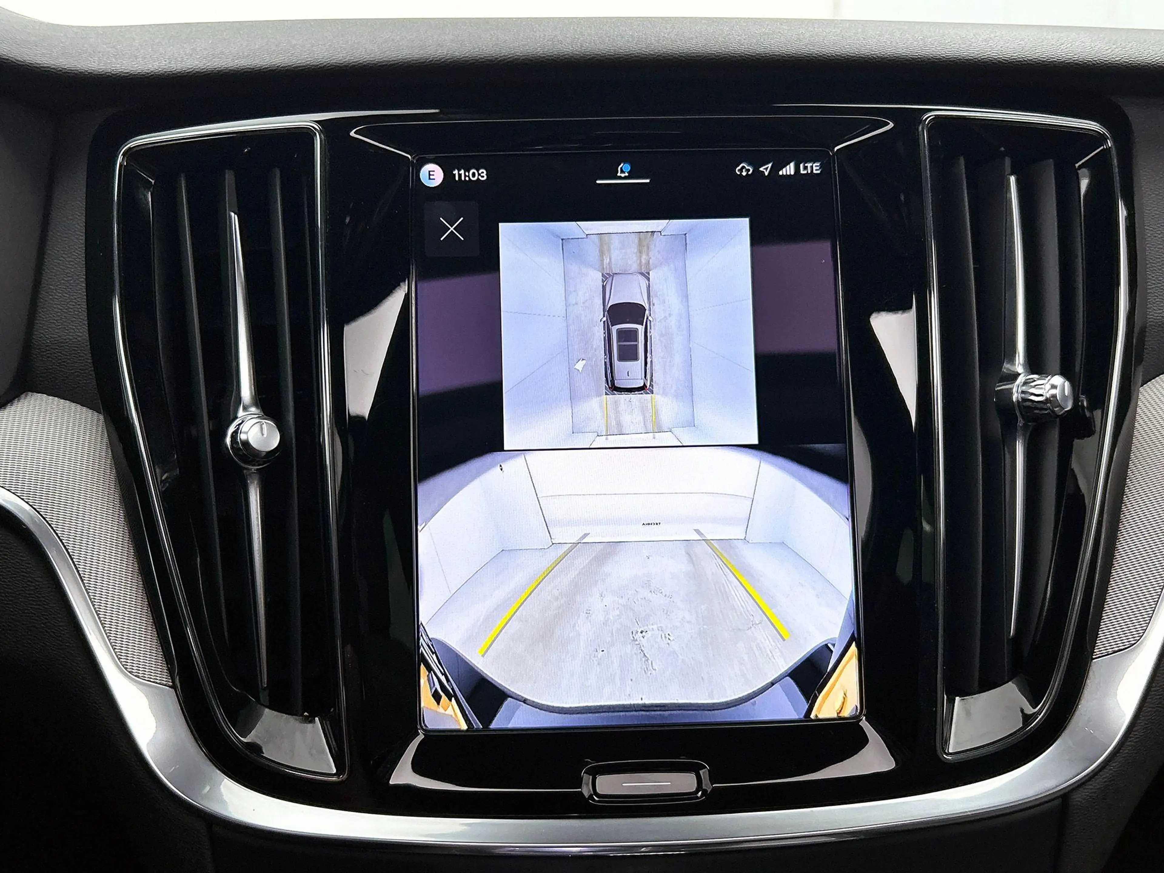 Volvo V60 2.0 T8 Plug-in hybrid AWD Plus Dark | 360° Camera — photo 12