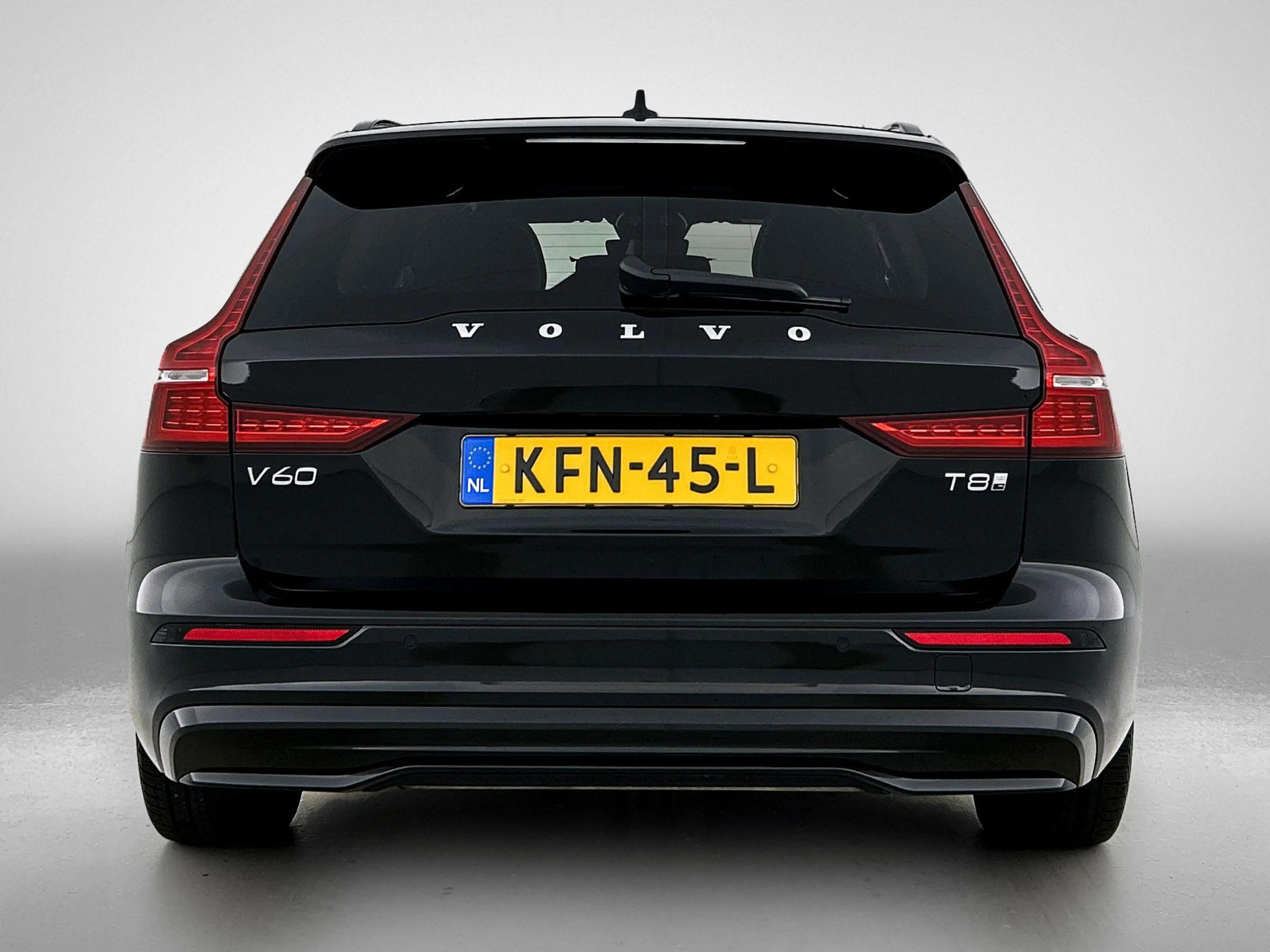 Volvo V60 2.0 T8 Plug-in hybrid AWD Plus Dark | 360° Camera — photo 3