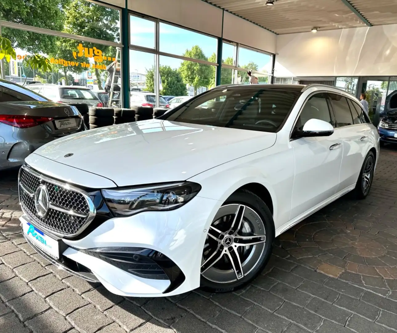 Mercedes-Benz E 220 d 4M T Autom.AMG+-Panod.-360°-Digi-Distr. Weiß - 2