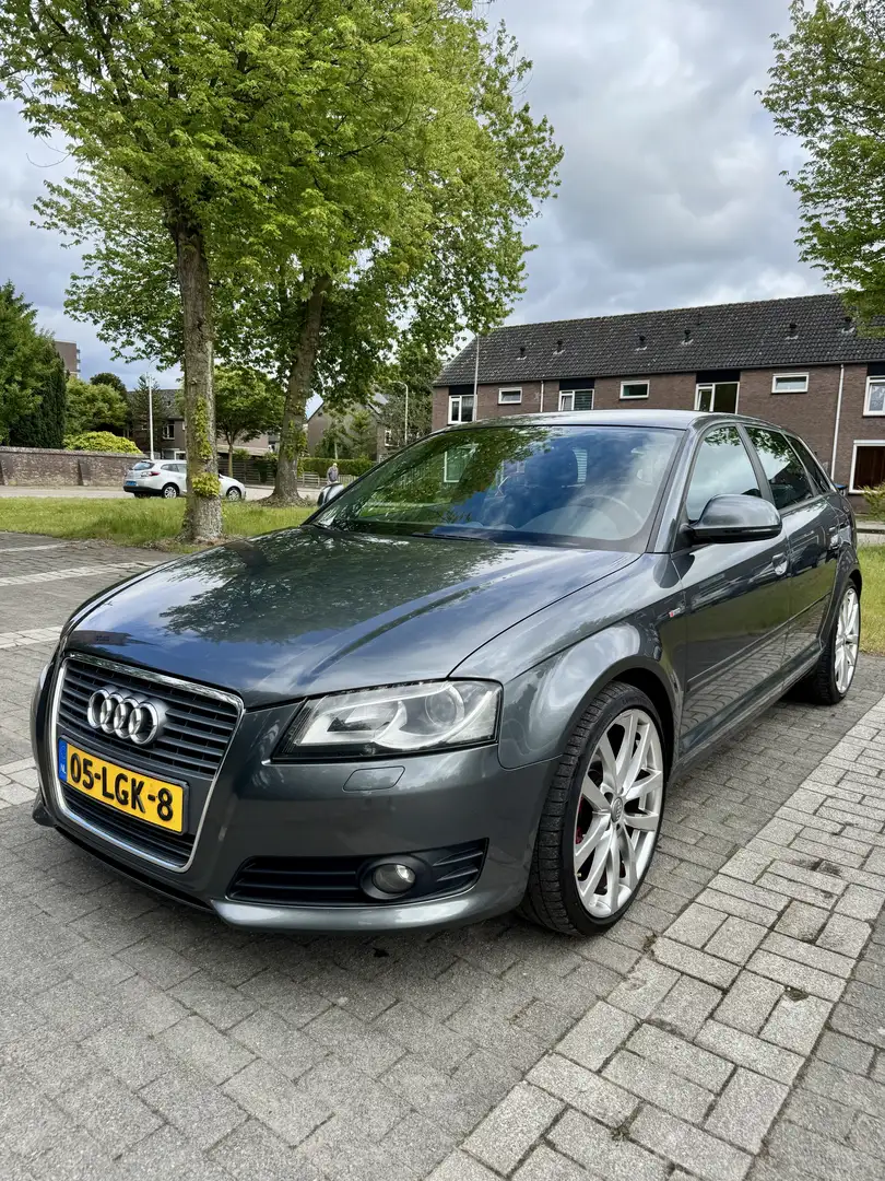 Audi A3 TFSI 3 x S-line 5Deur (Cruise, Zwarte hemel) Grijs - 1