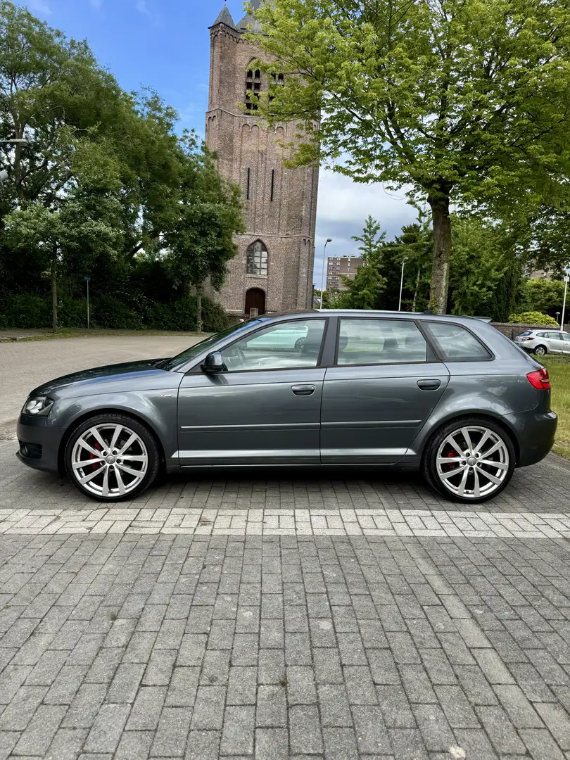 Audi A3 TFSI 3 x S-line 5Deur (Cruise, Zwarte hemel) Grijs - 2