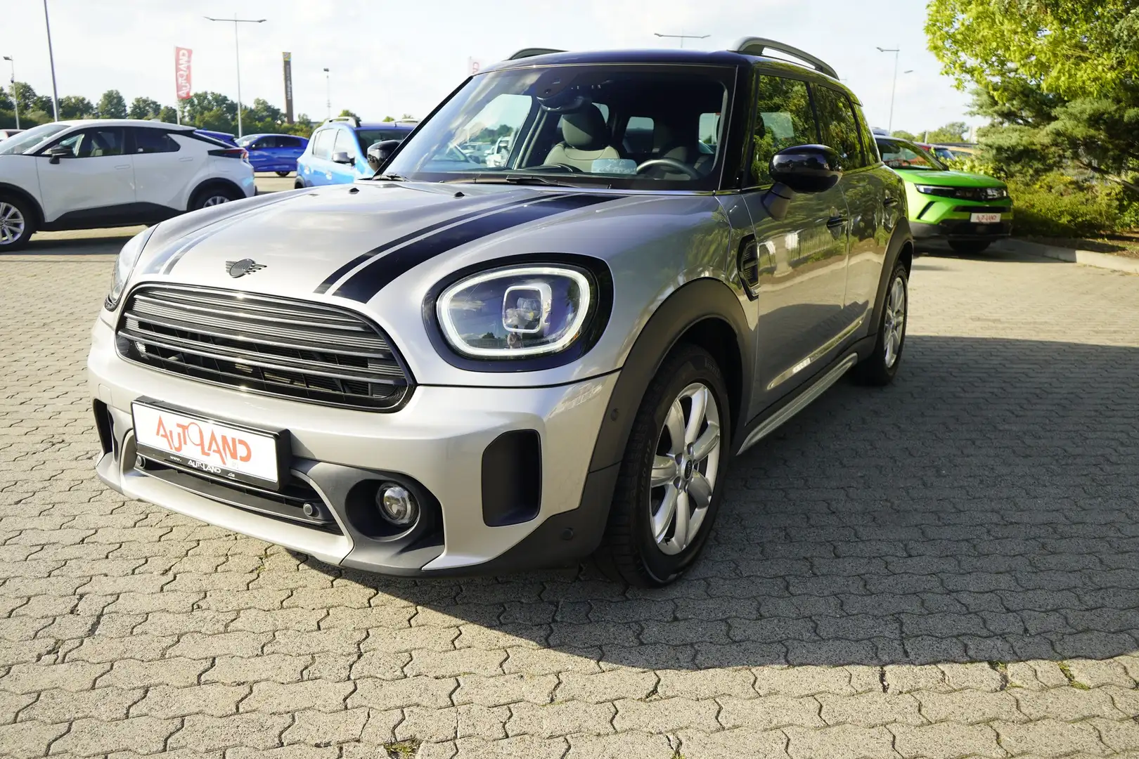 MINI Cooper Countryman Countryman Cooper 1.5  Classic Aut. LED Navi Tempo Schwarz - 2