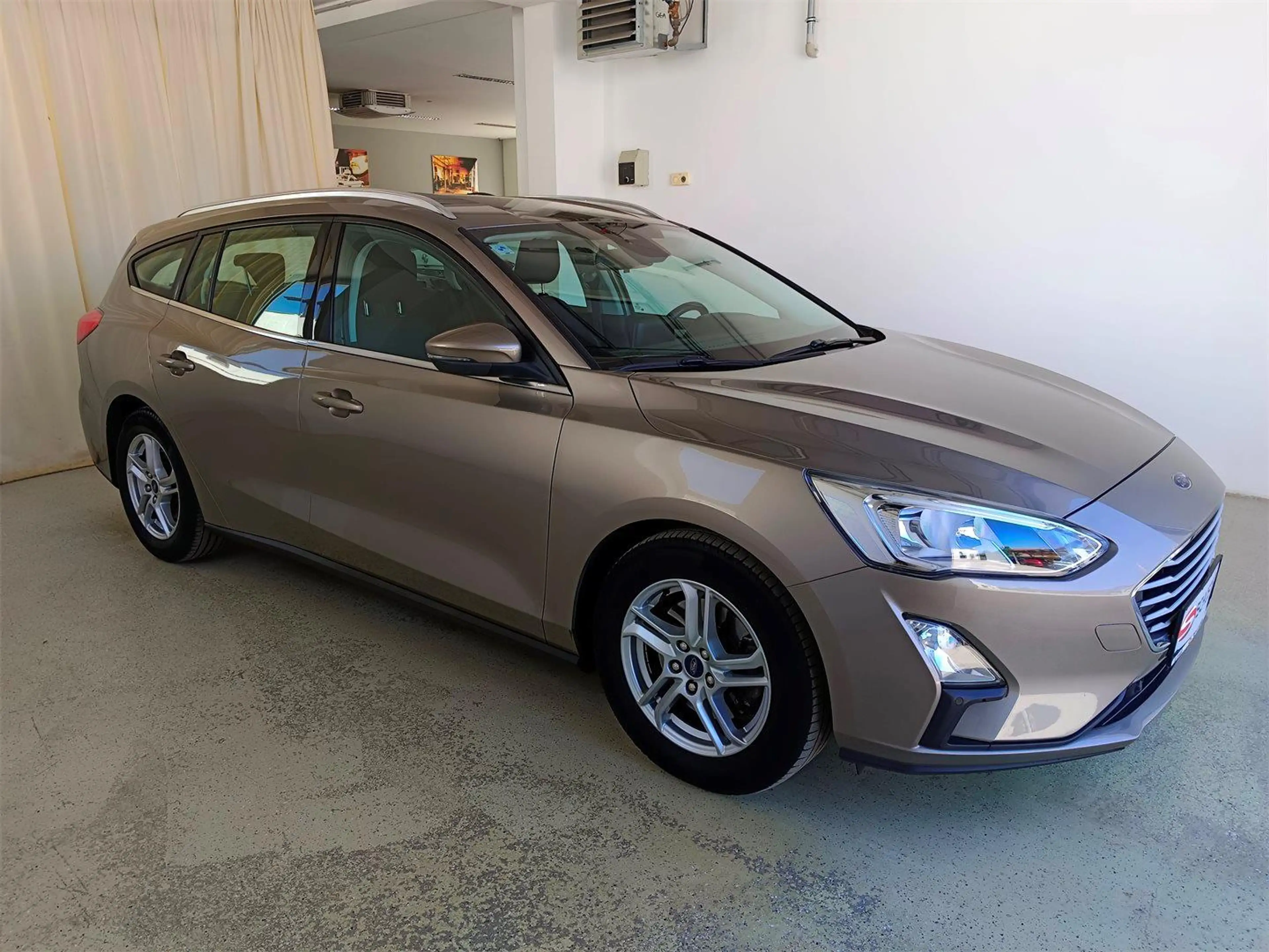 Ford Focus FOCUS TREND BUSINESS 1.0L EBOOST 125PS M6TR