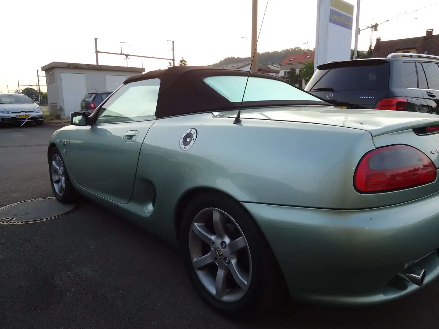 MG MGF 1,8 Auto volant D Verde - 2