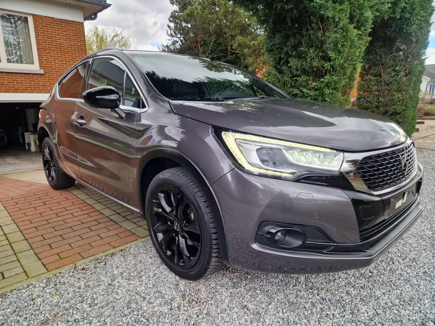 DS Automobiles DS 4 Crossback 1.6 BlueHDi / FULL OPTION / CUIR ALC / GARANTIE Grijs - 1