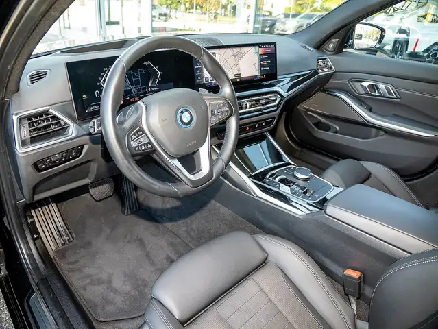 BMW 3 Series view 4