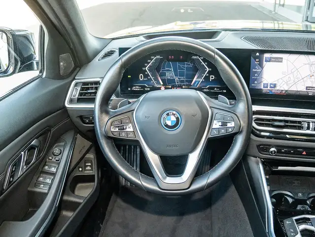 BMW 3 Series view 13
