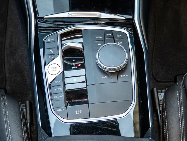 BMW 3 Series view 11