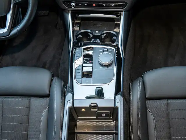 BMW 3 Series view 10