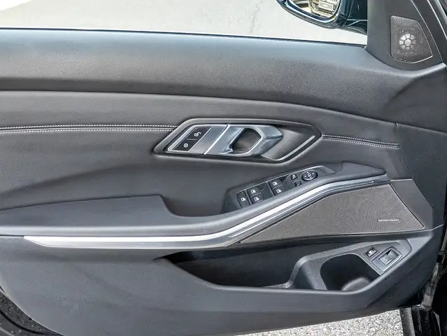 BMW 3 Series view 14
