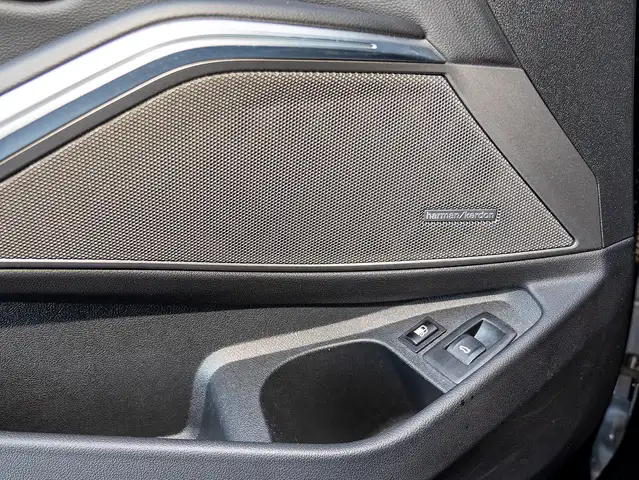 BMW 3 Series view 15